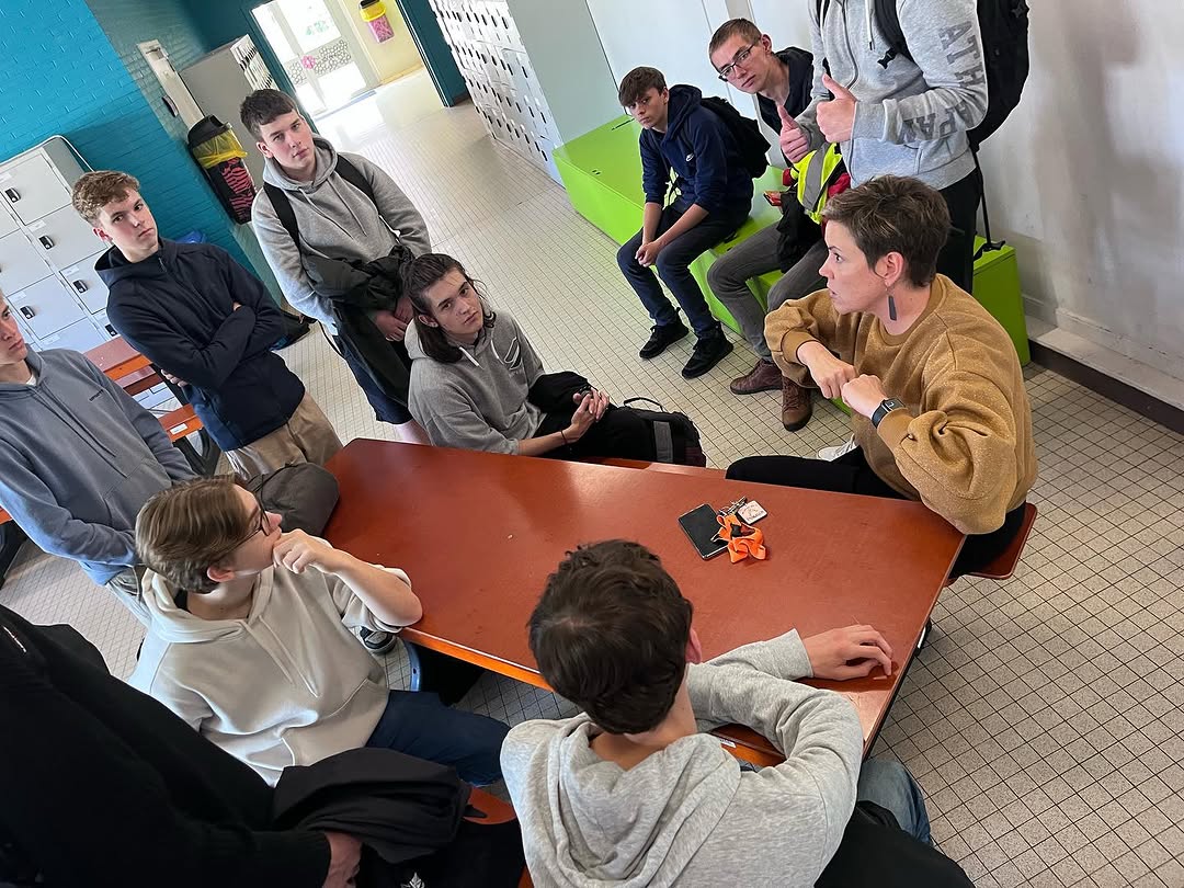 leerkracht geeft raad aan leerlingen leerkracht geeft raad aan leerlingen