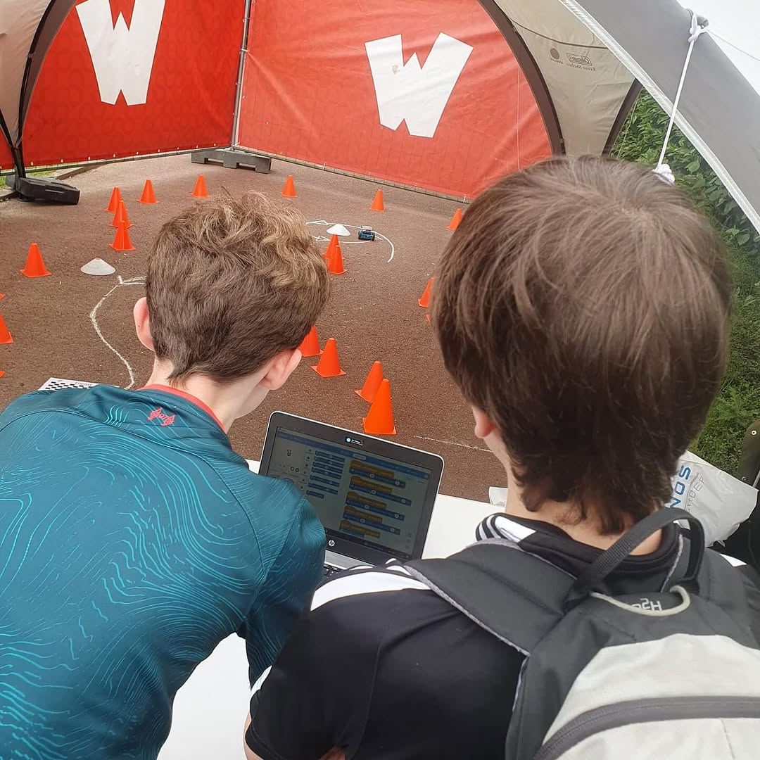 leerlingen aan het werk leerlingen aan het werk