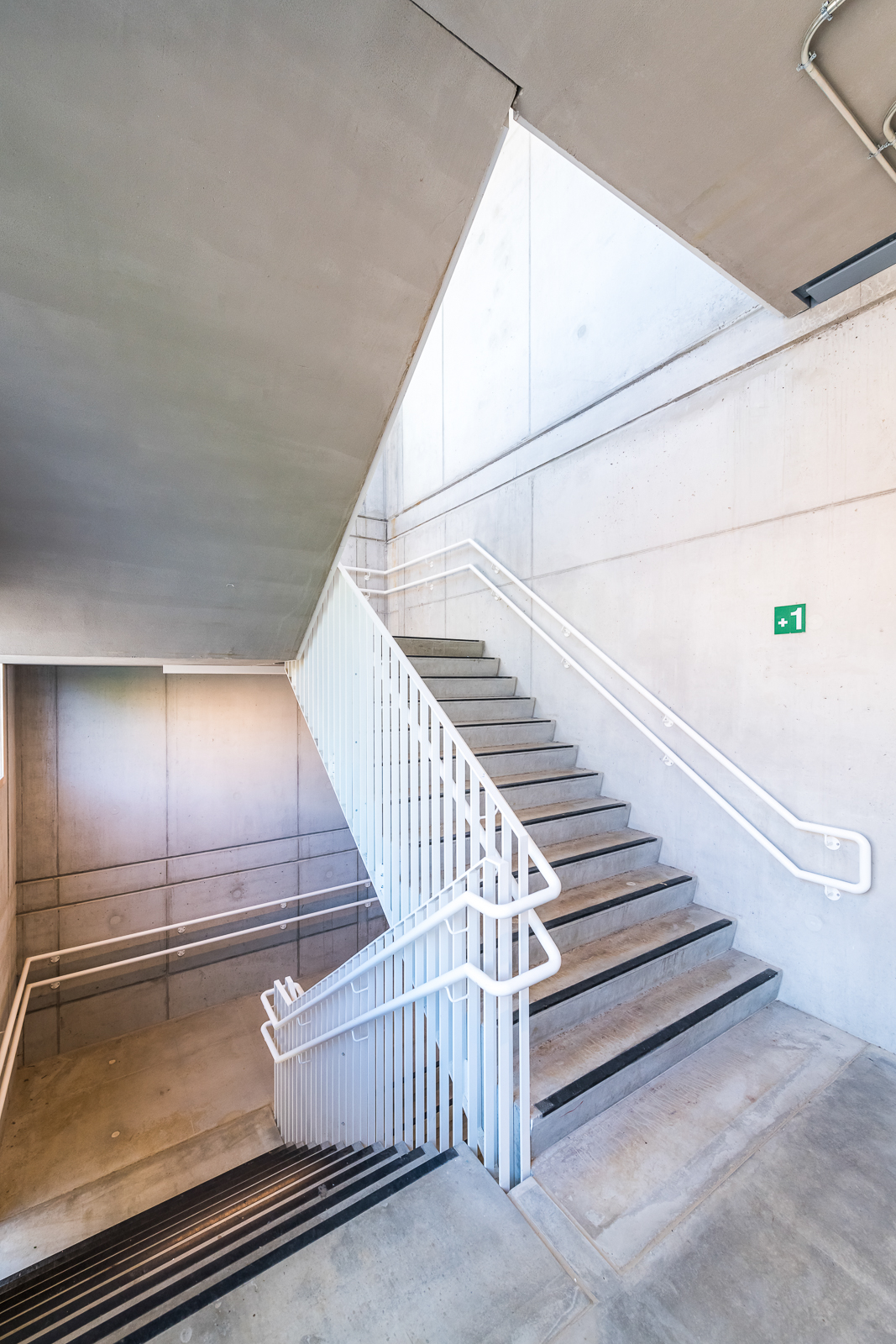 de traphal van het nieuwe schoolgebouw de traphal van het nieuwe schoolgebouw